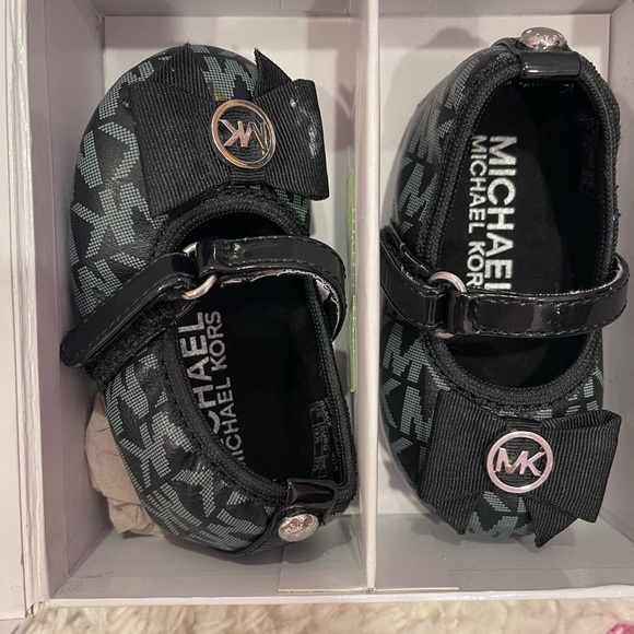 Michael Kors Baby Girl Dress Shoe Size 3 - Picture 1 of 2
